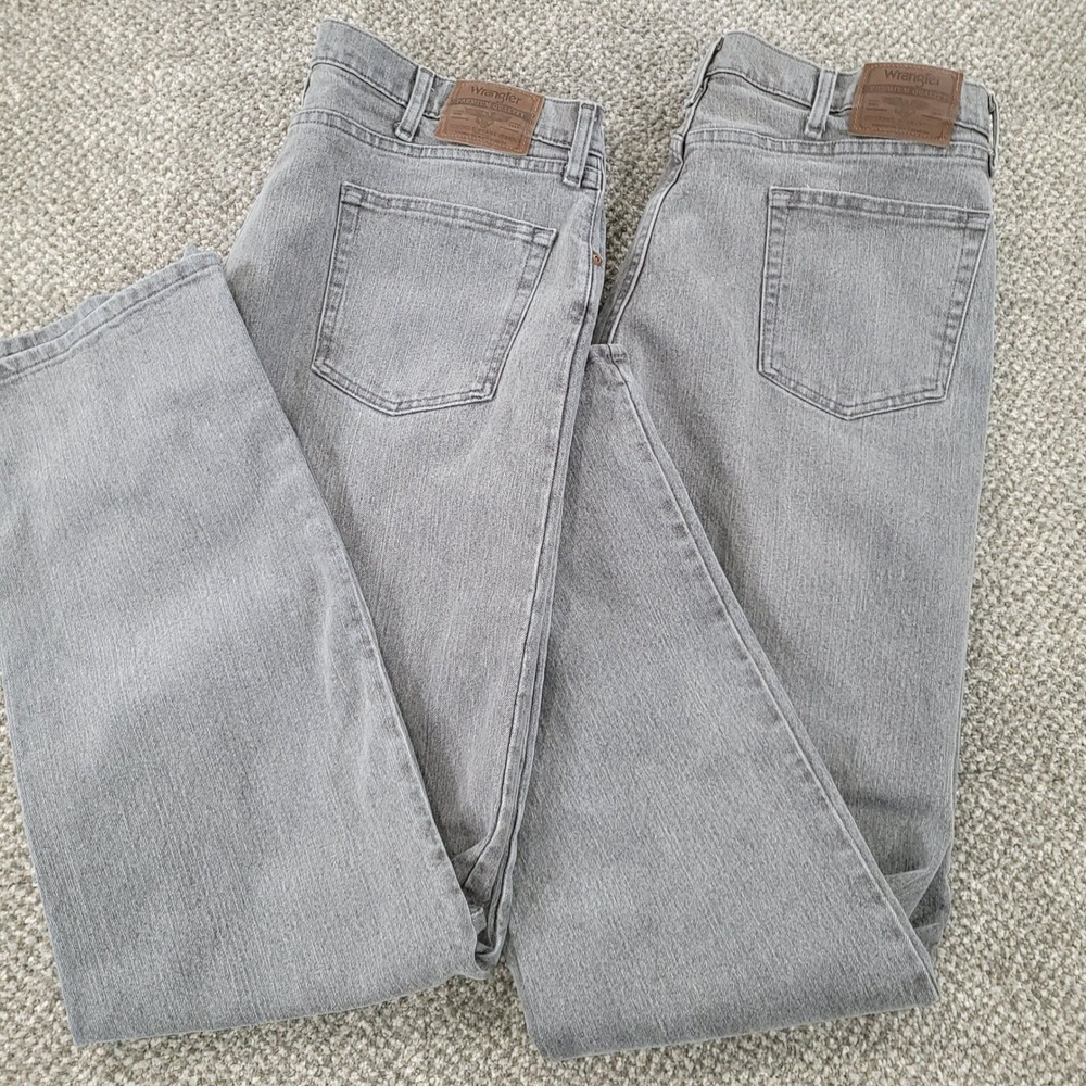 (2) Pair Wrangler Mens Relaxed Fit Grey Denim Jeans 38x34 Straight Leg Stretch